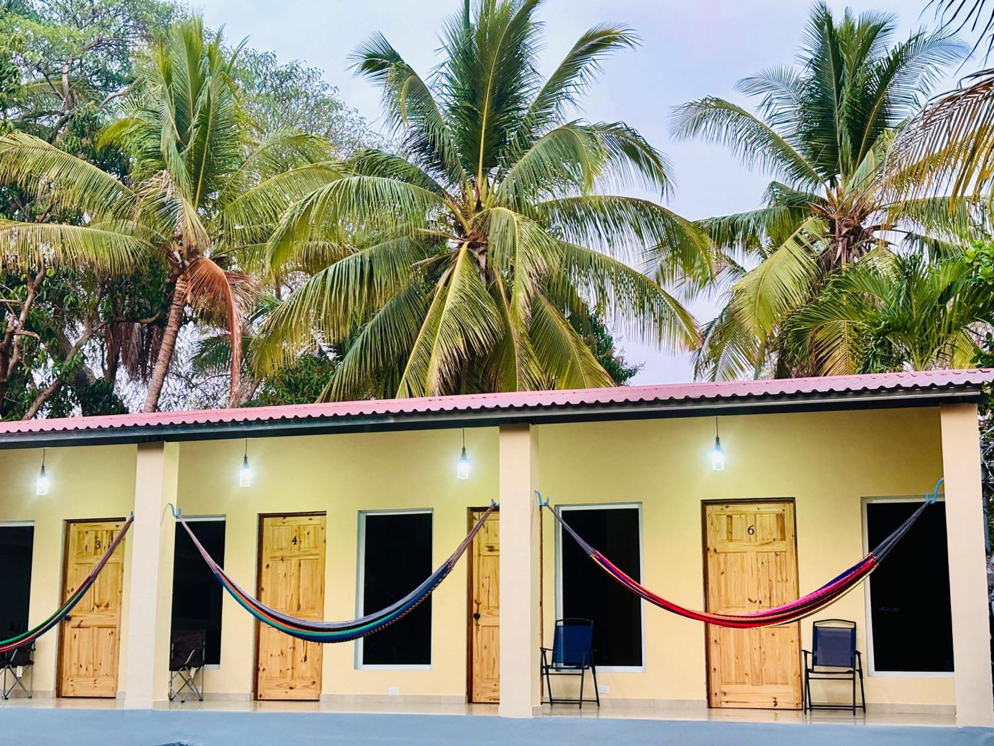 Hostal Camila'S Tamanique Buitenkant foto